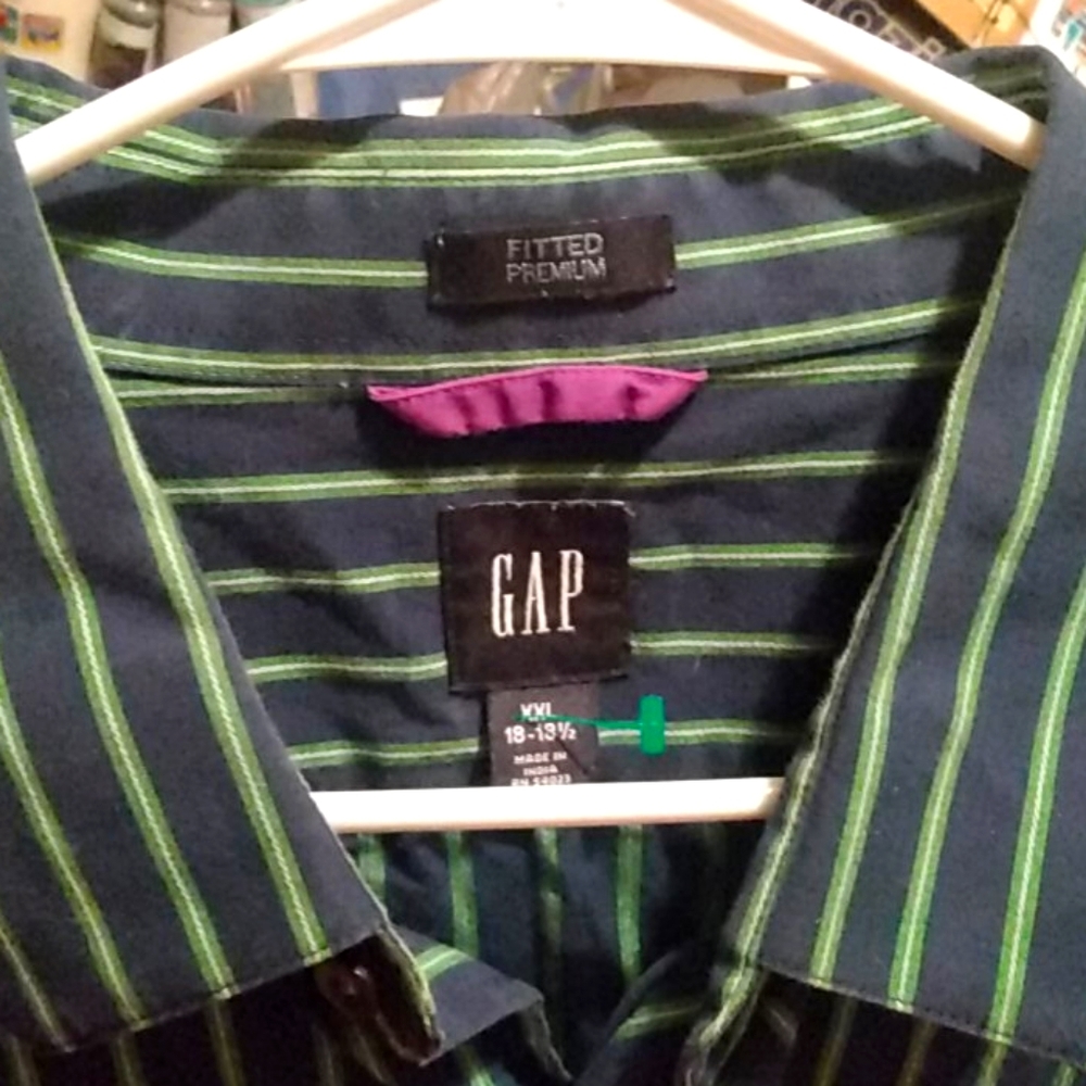 Gap buttoned dress shirt